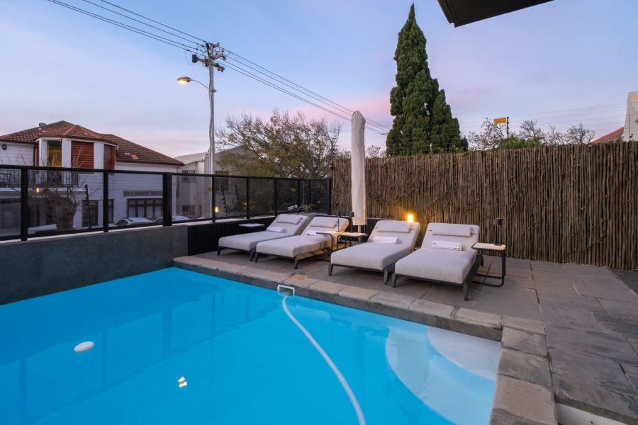7 Bedroom Property for Sale in Oranjezicht Western Cape